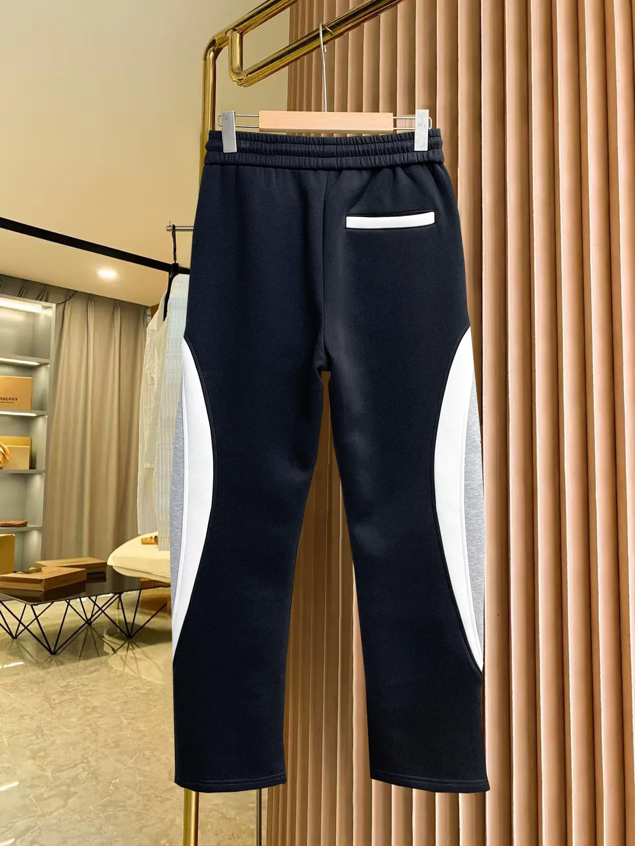 Balenciaga 🆕2026 Autumn and Winter New Arrival Casual Pants! The official website will be released simultaneously. Brand Classic LOGO casual pants, customized fabrics, excellent comfort and strong touch. Highly recognisable, perfect appearance and craftsmanship. Size:M-3XL